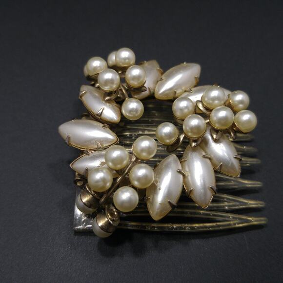 Vintage Wedding Hair Comb, Faux Pearls , 1950s, Bridal Hair Accessory, 2 Inches - Picture 10 of 10